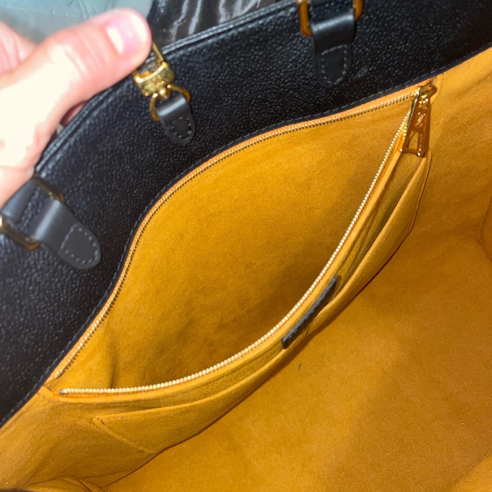 Louis Vuitton Black Monogram Empriente Onthego - Picture 8 of 14